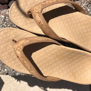 Vionic sandals with arch support. Like new!